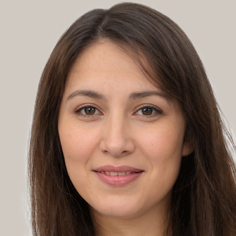 Melissa McClain headshot